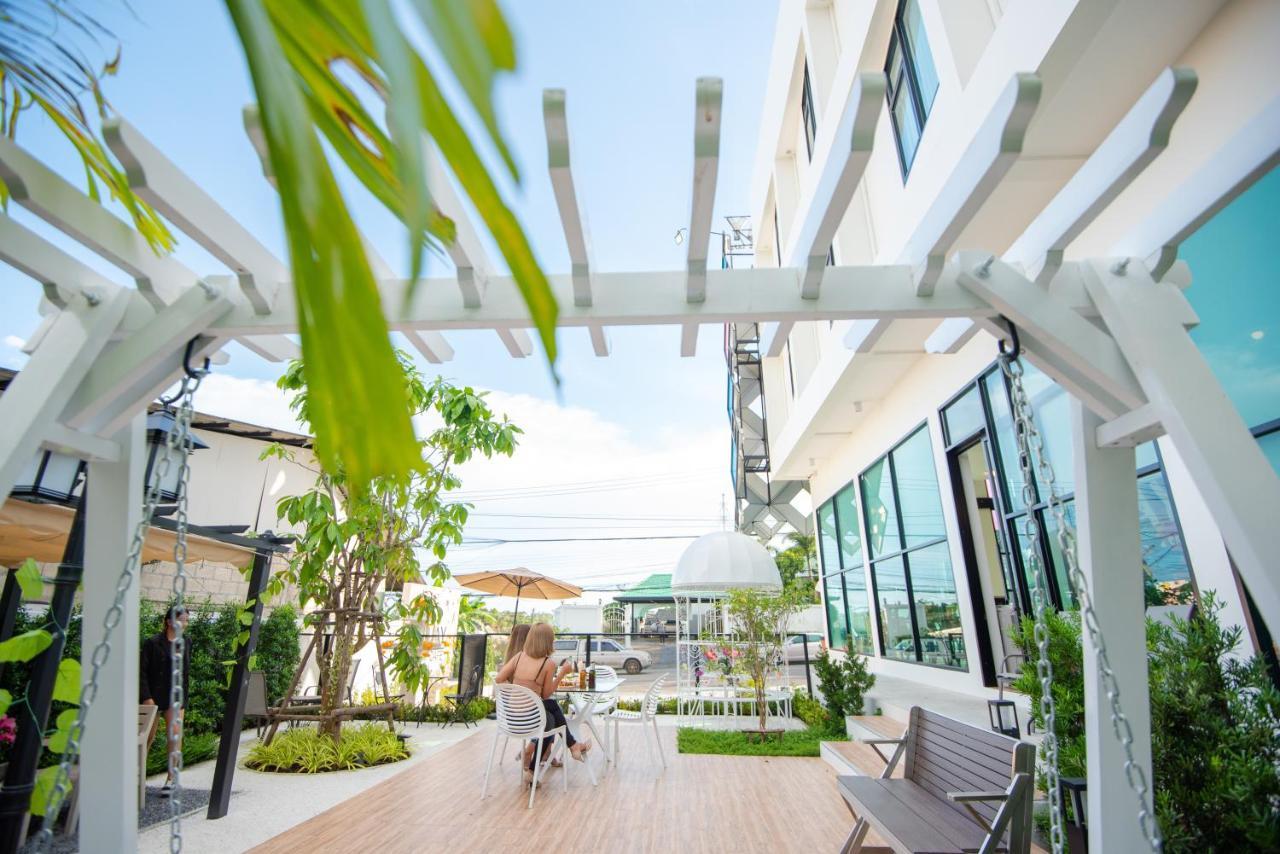 Play Poshtel & Cafe' Ξενοδοχείο Krabi town Εξωτερικό φωτογραφία